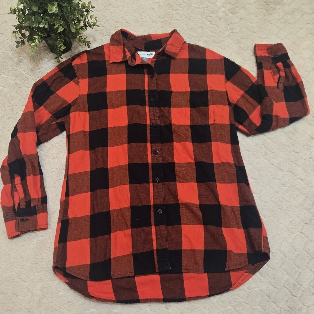 Old Navy Red and Black Buffalo Check Boyfriend Fit Flannel Shirt, Size Medium